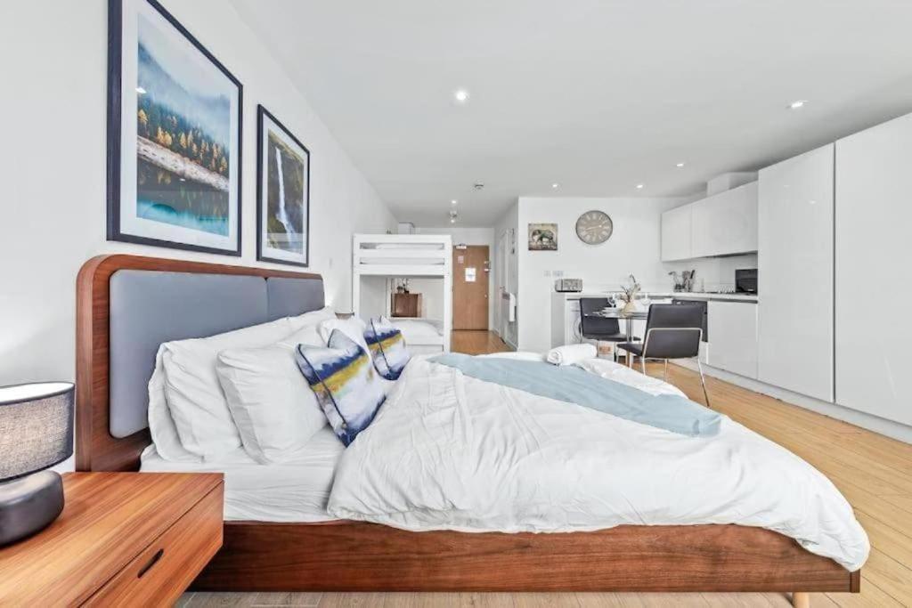 1 Bedroom Flat Piccadilly Sleep 7 In London Vr10 Exterior photo