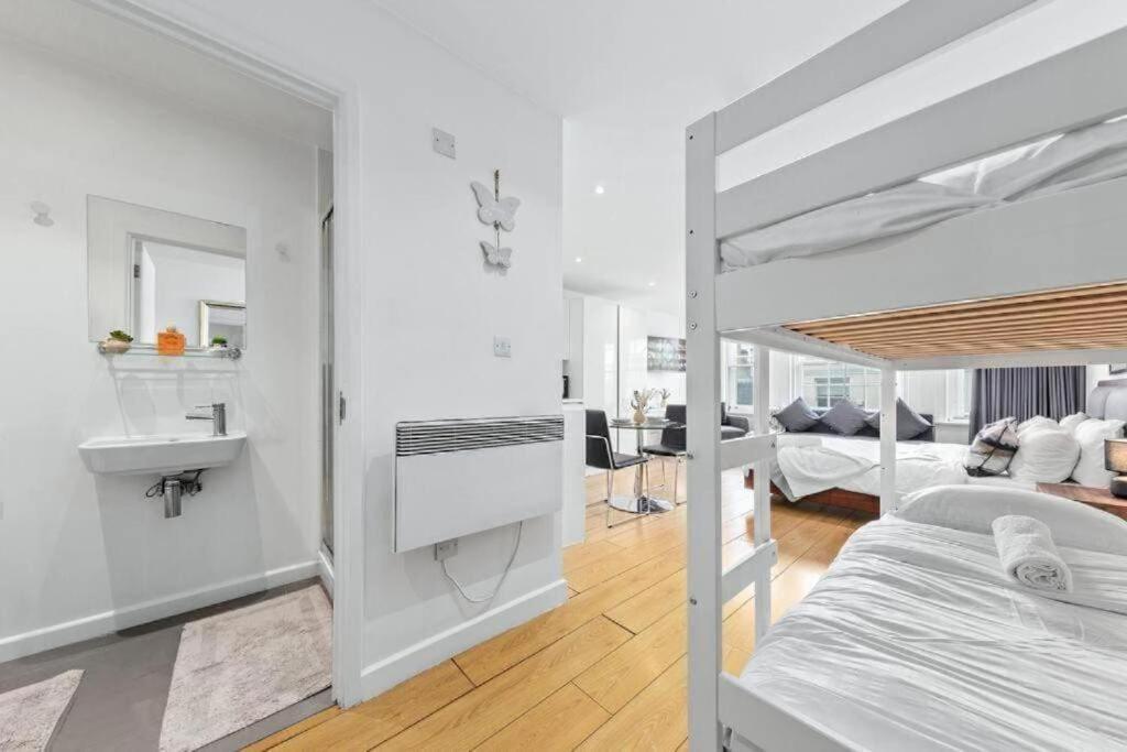 1 Bedroom Flat Piccadilly Sleep 7 In London Vr10 Exterior photo