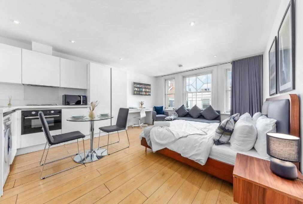 1 Bedroom Flat Piccadilly Sleep 7 In London Vr10 Exterior photo