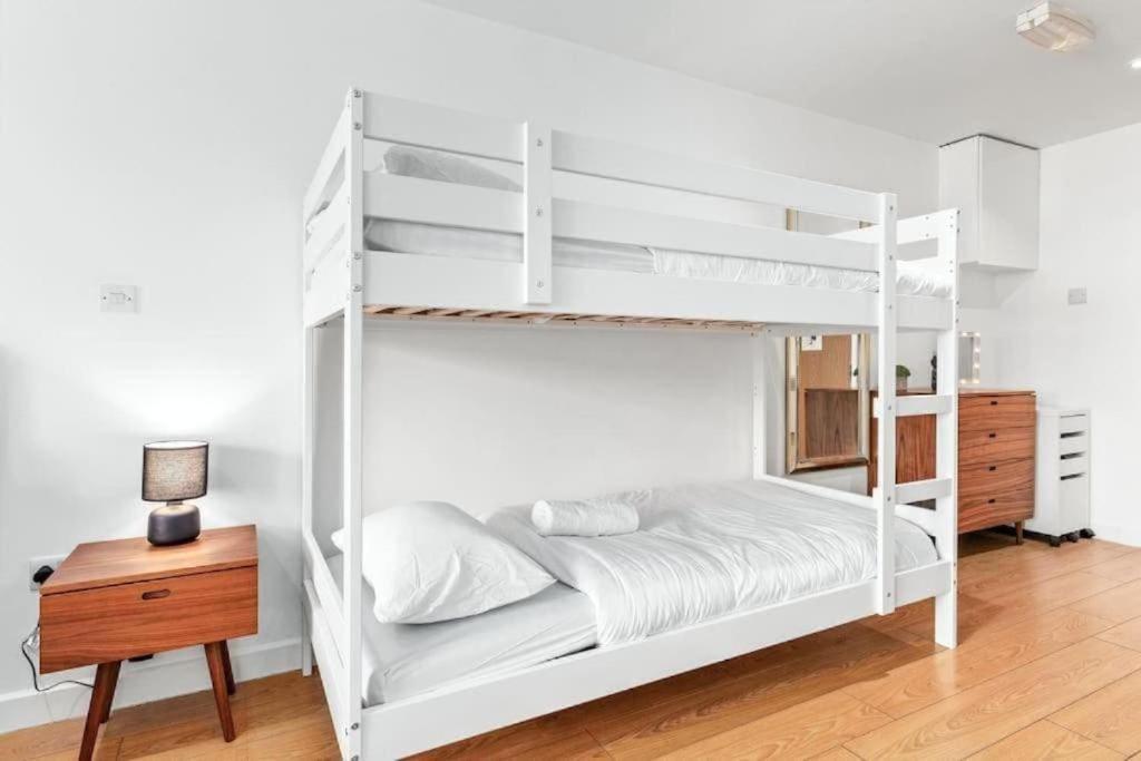 1 Bedroom Flat Piccadilly Sleep 7 In London Vr10 Exterior photo